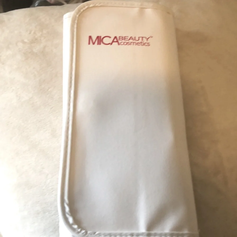 Mica Beauty Deluxe Brush Set New!